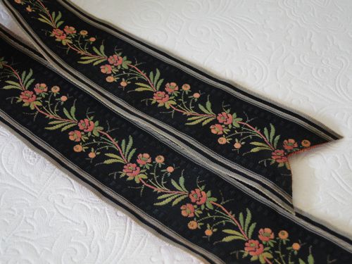 Detail of the floral ribbon used for ties and band.